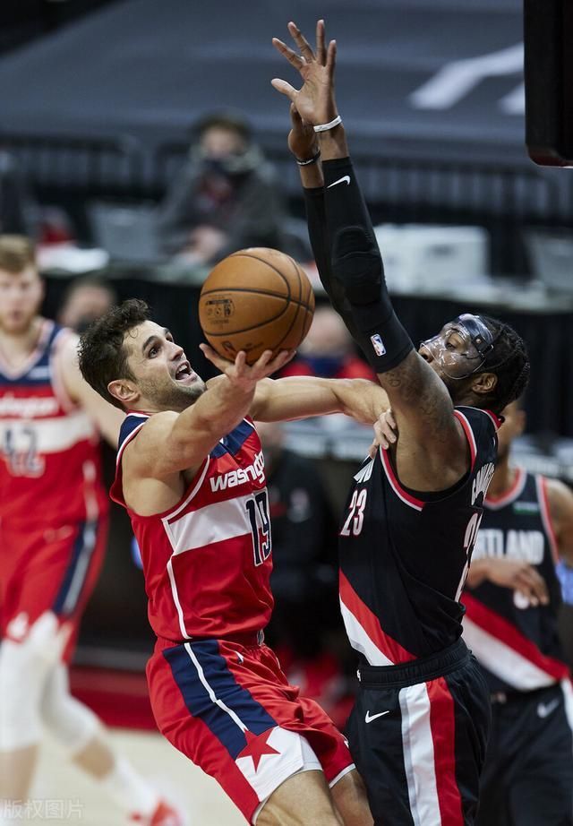 包含转折点华盛顿奇才刷新队史纪录；足总杯清晨攻防权衡；更衣室稳定；赛程密集仍需轮换的词条